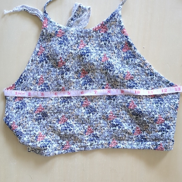 The Hanger Crop Tie Back Halter Top Floral Print With Smocking Size Medium - Picture 5 of 7